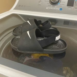 Size 9 c Nike sandals